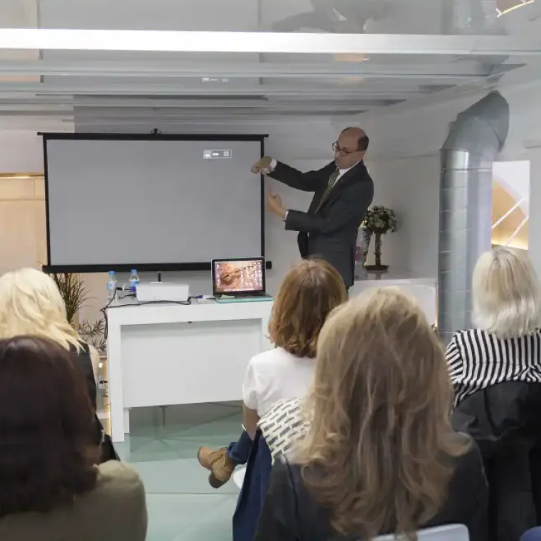 Presentation about Threads Lift at the Institute of Medical Sciences